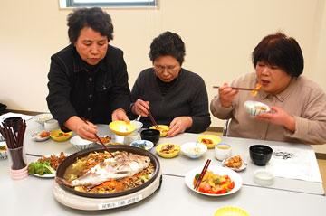 試食していただいた尾鷲市観光物産協会の方