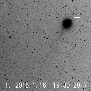 ラブジョイ彗星と人工衛星の写真