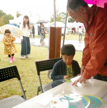 「出張わんぱく天文館」星座早見盤づくり