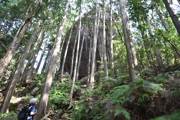 天狗倉山の象徴の大岩