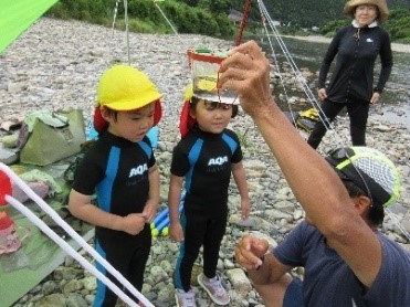 捕った魚の名前は私たちではわからないですが