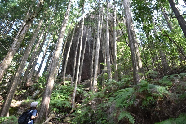 天狗倉山の象徴の大岩